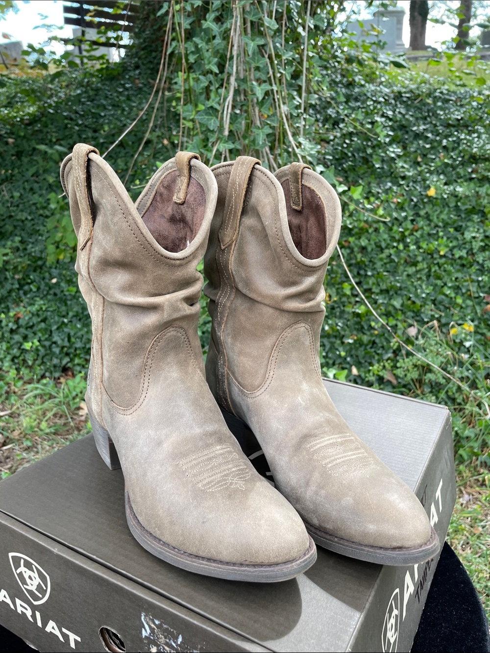 Ariat Womens Taupe Leather Short Bomber Western Boots, Worn One Time! Excellent